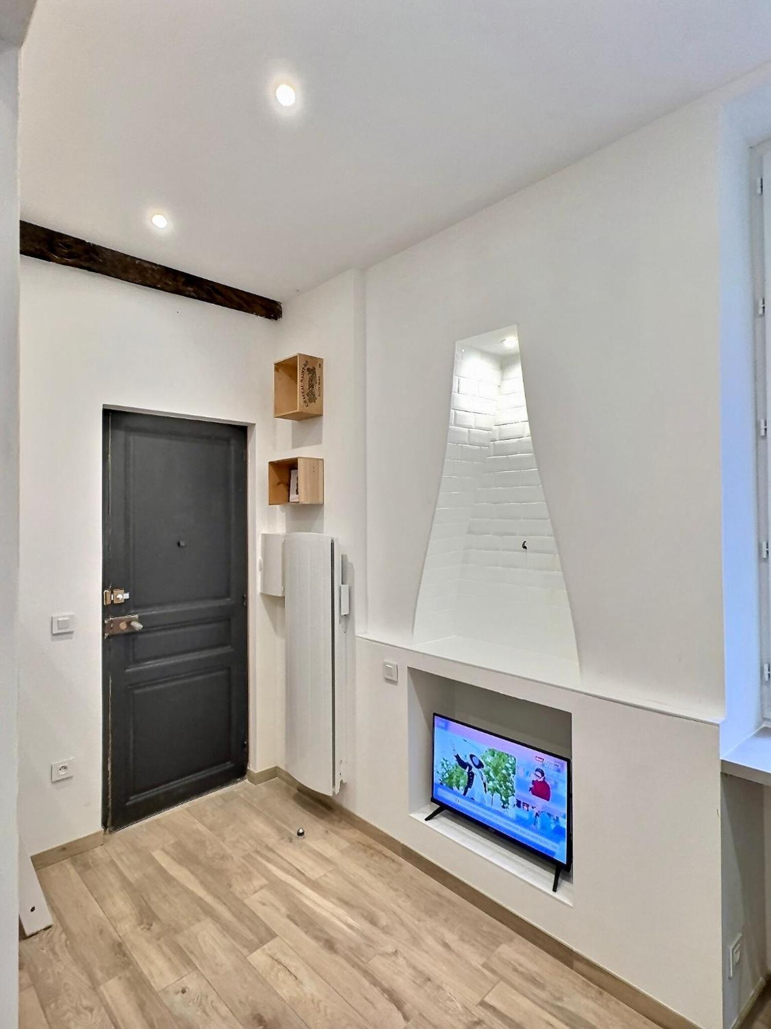 Wonderhost, Joli Renove Vers Boulevard Des Pyrenees Pau