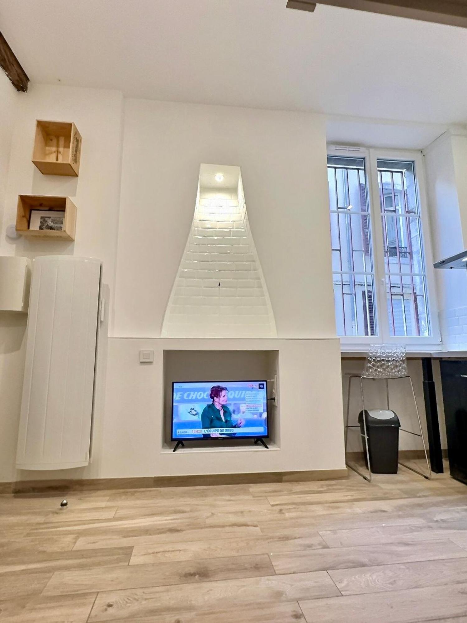Wonderhost, Joli Renove Vers Boulevard Des Pyrenees *